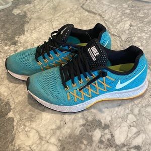 Nike Pegasus Tennis Shoes